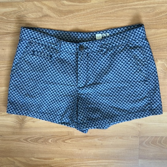 GAP Summer Short Navy/White Triangle Pattern - Picture 2 of 16
